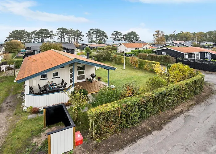 3 Bedroom Amazing In Holiday home